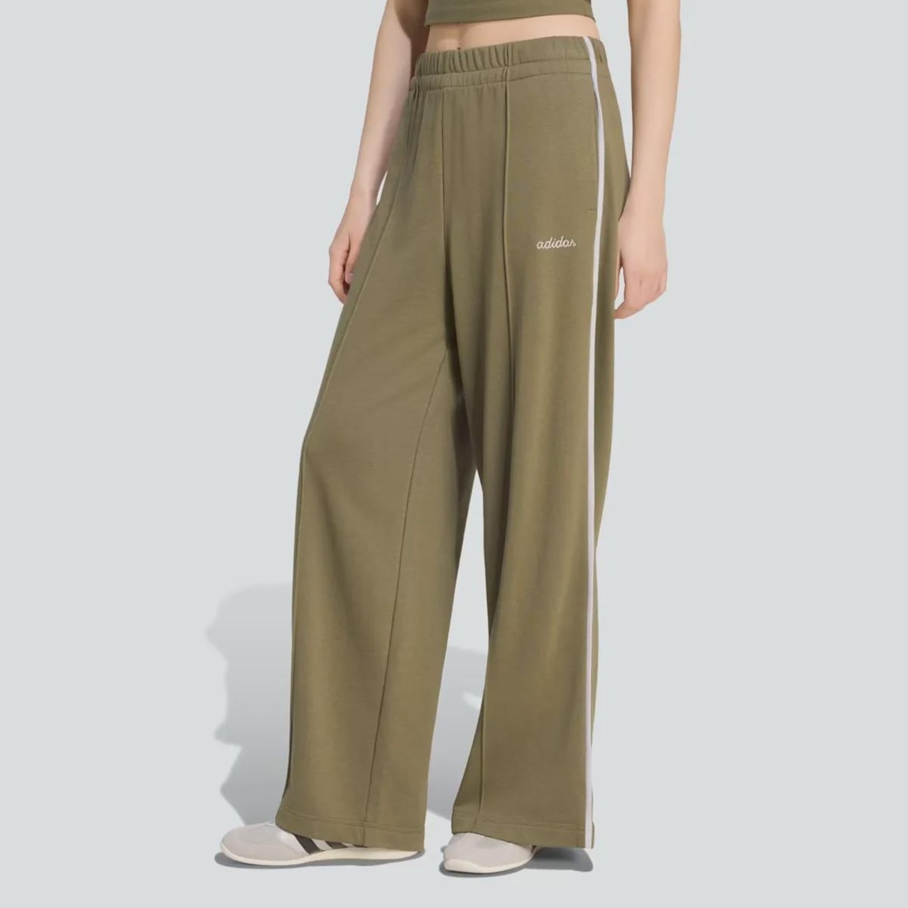 Calça Adidas Seasonal Essentials Colorpop Feminina