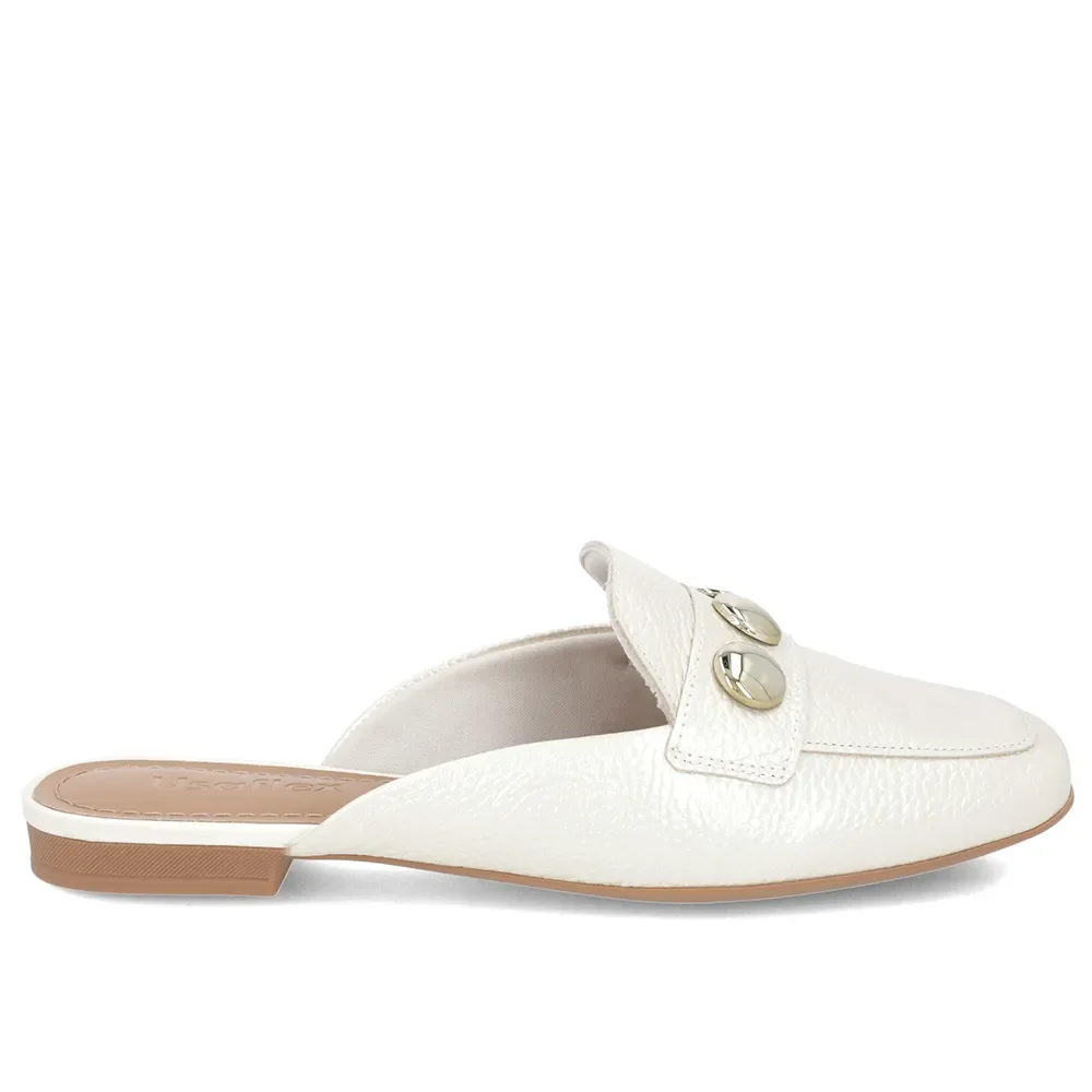 Mule Off-White Perolado Couro Salto Rasteiro — imagem 1