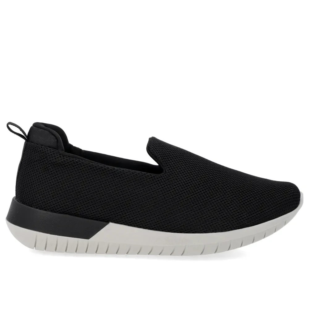 Tênis Slip On Preto Básico — imagem 1
