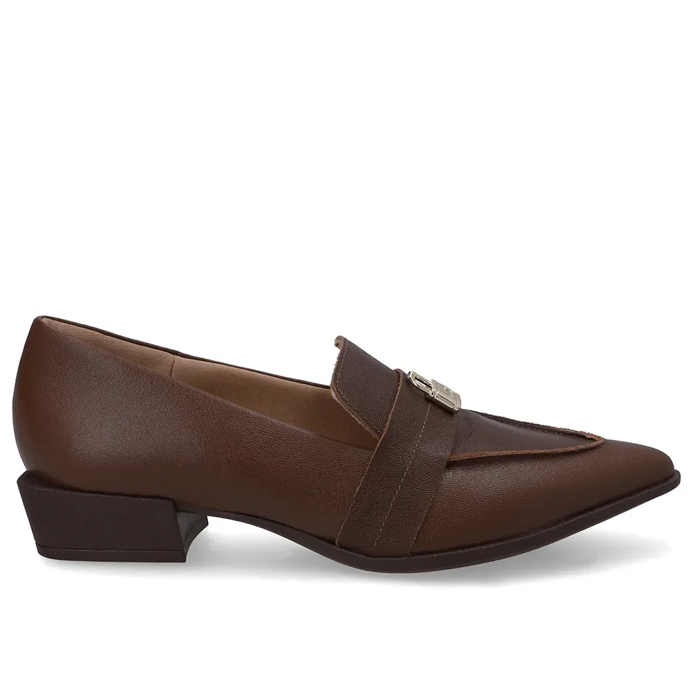 Loafer Couro Marrom Bico Fino Enfeite Cadeado — imagem 1