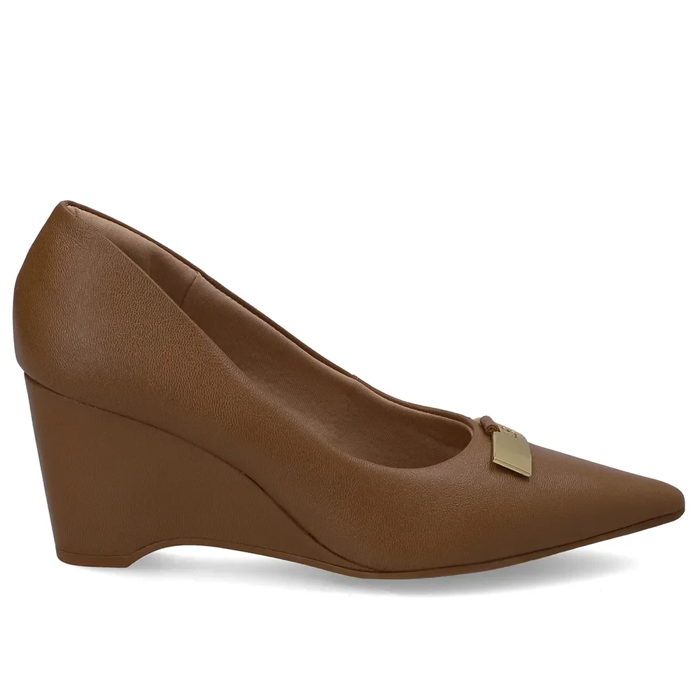 Scarpin Couro Marrom Enfeite Chapa — imagem 1