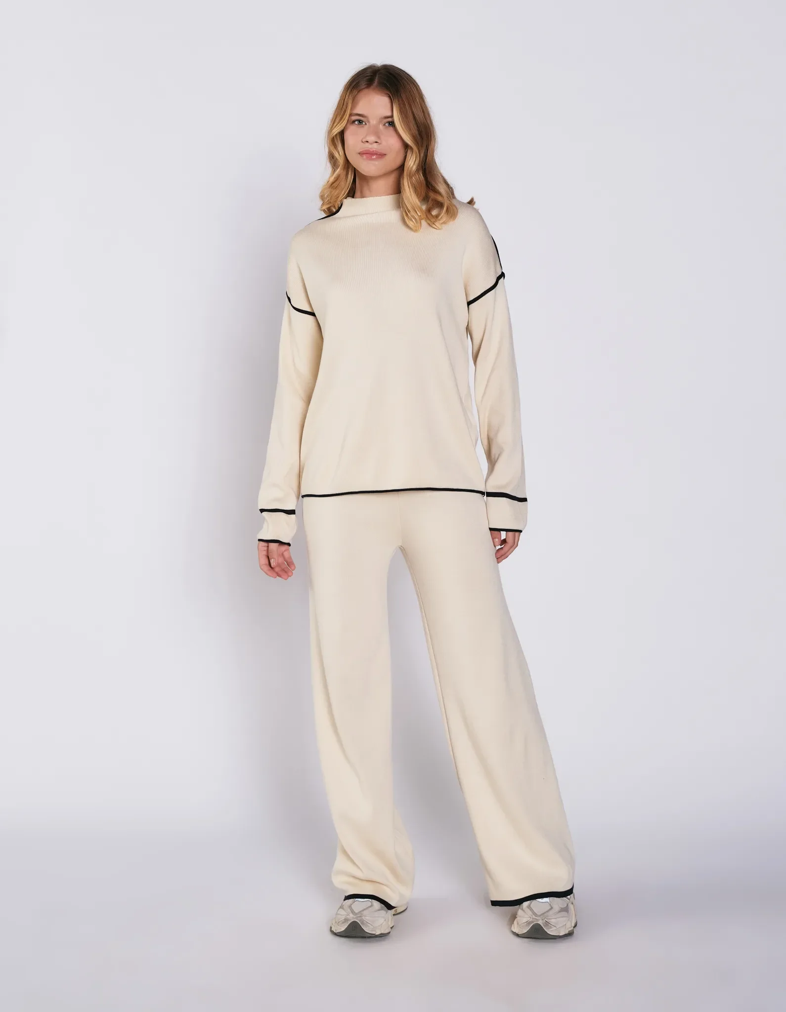 Calça Pantalona Detalhe Bicolor - Bege — imagem 1