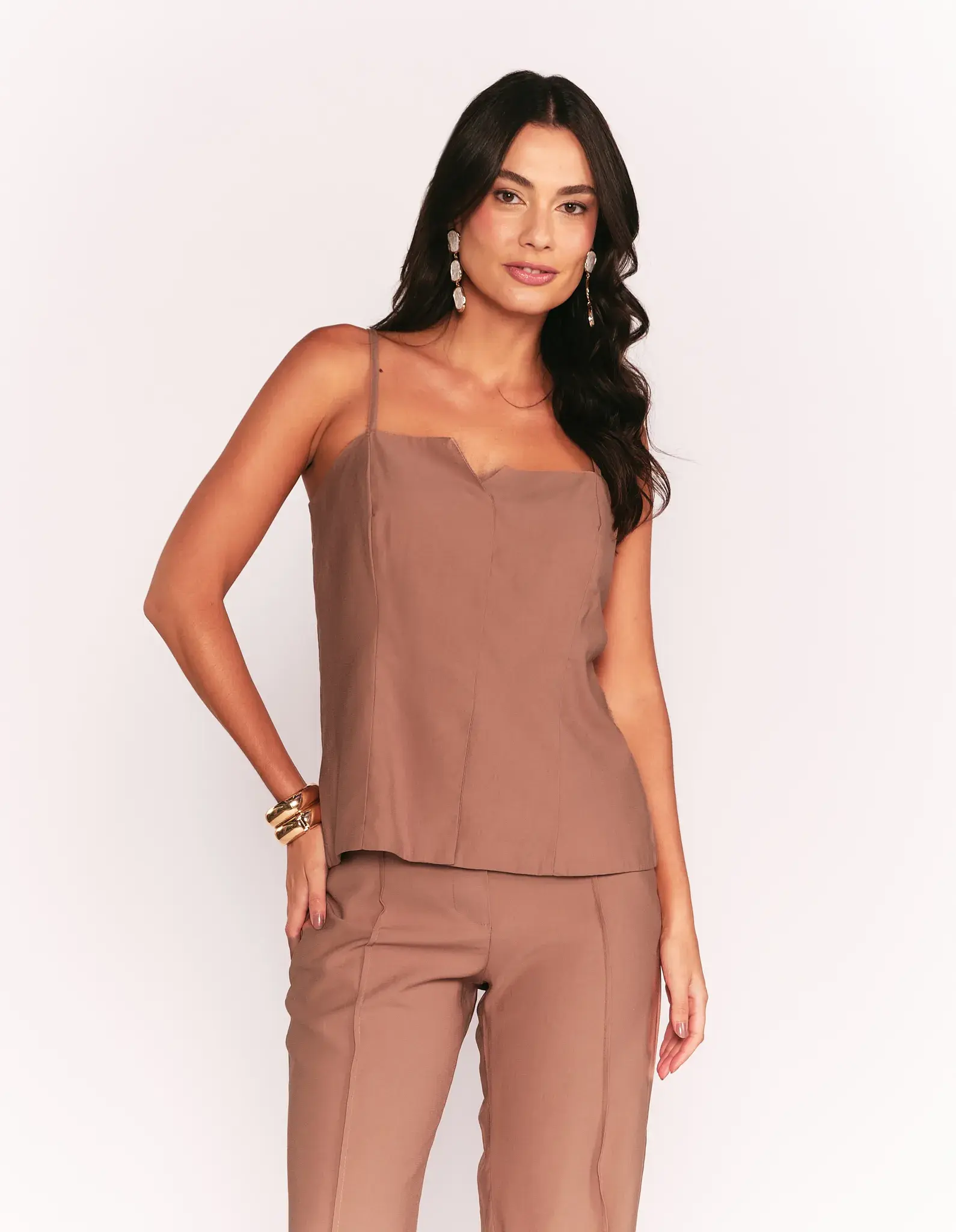 Blusa Alfaiataria Alça Fina Detalhe v - Marrom
