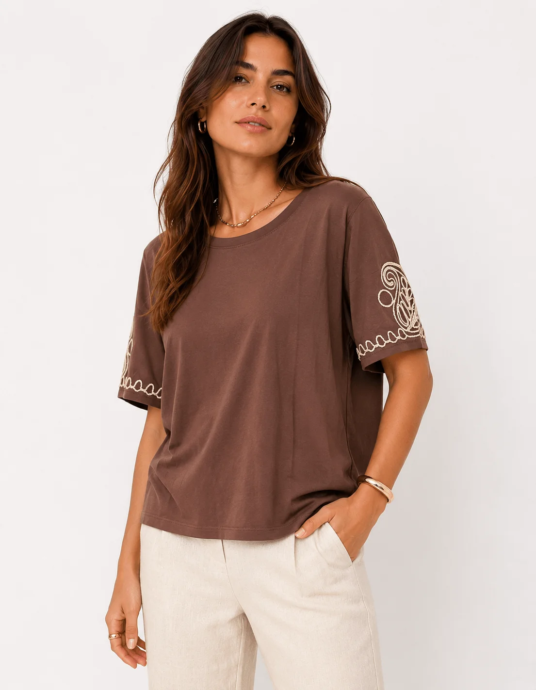 Blusa Manga Curta Bordado Arabesco - Marrom