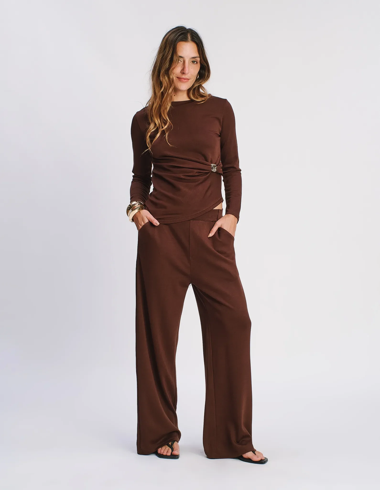 Calça Pantalona Bolsos Laterais - Cafe — imagem 1