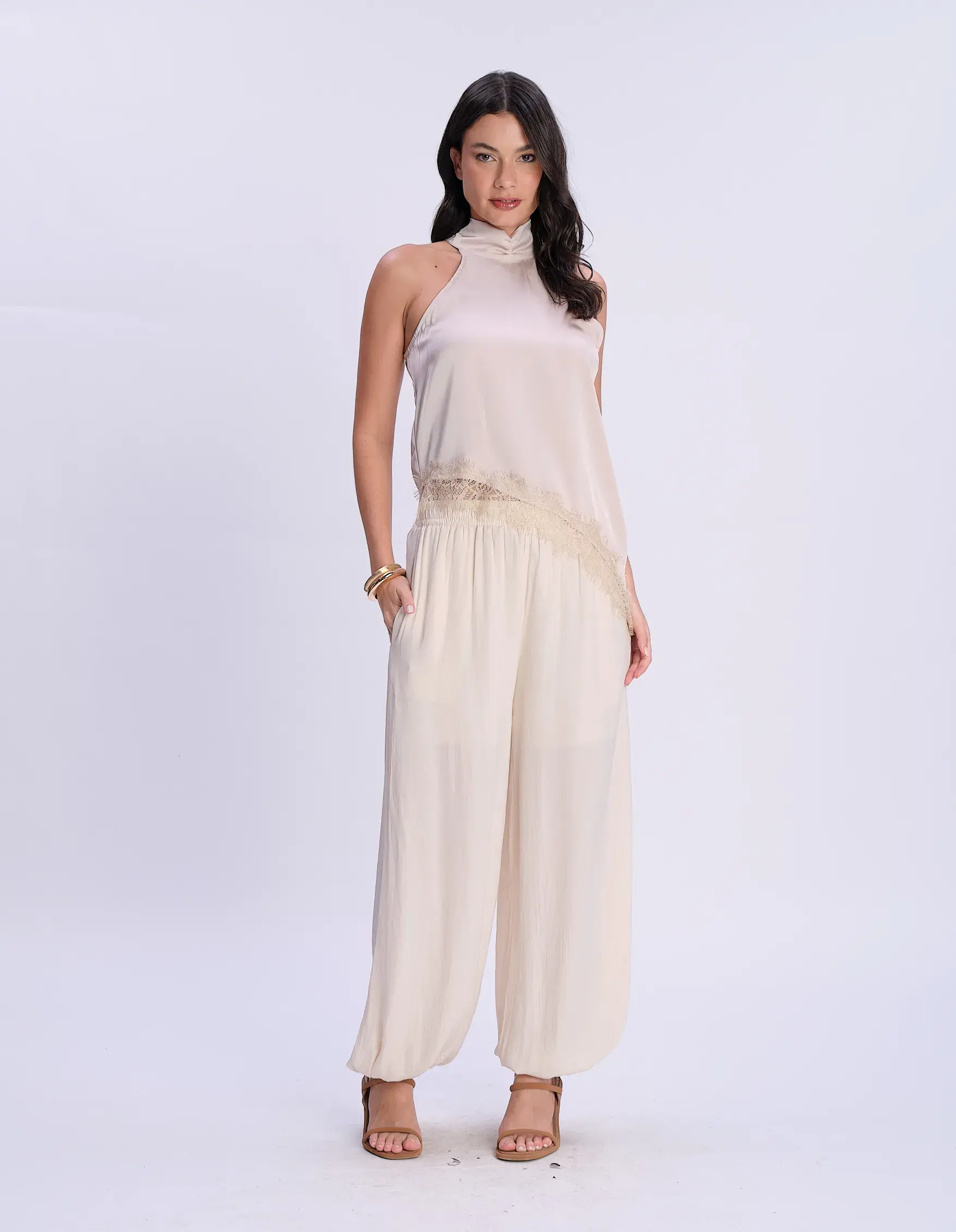 Blusa Acetinada Detalhe Renda - Areia