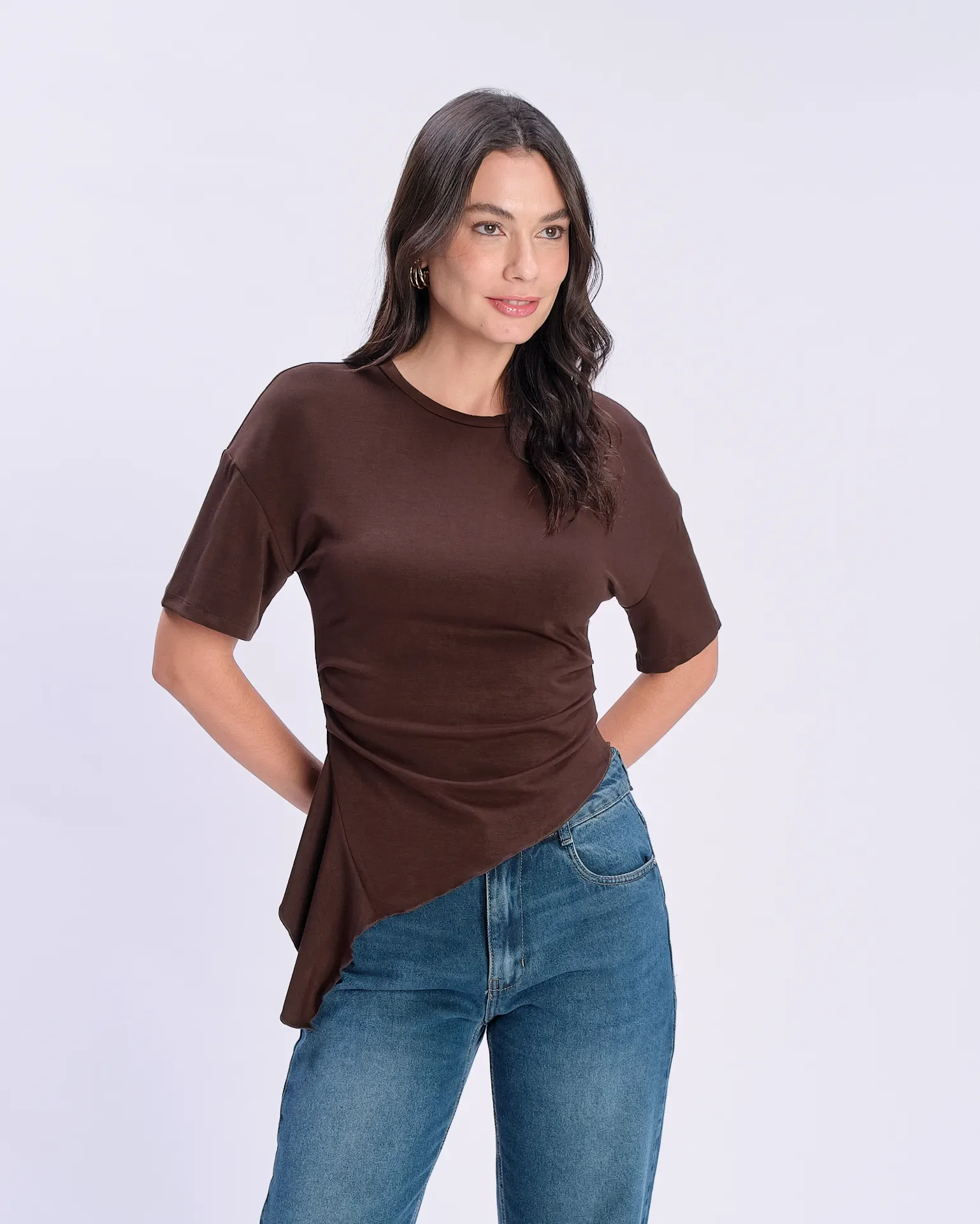 Blusa Manga Curta Assimétrica Pregas - Cafe — imagem 1