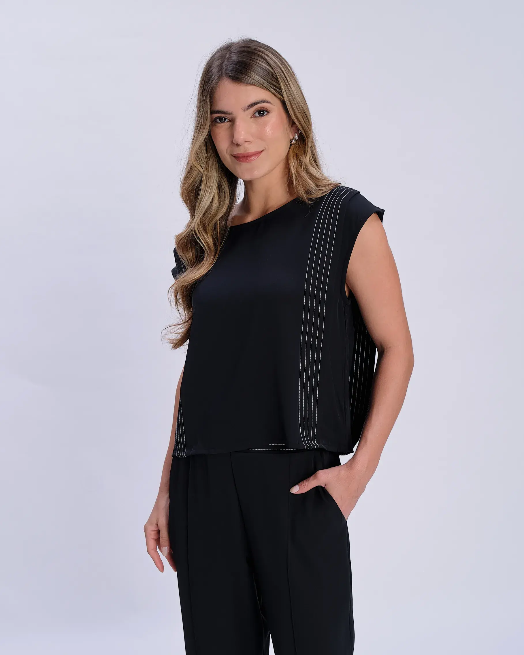 Blusa Alfaiataria Detalhe Pesponto - Preto
