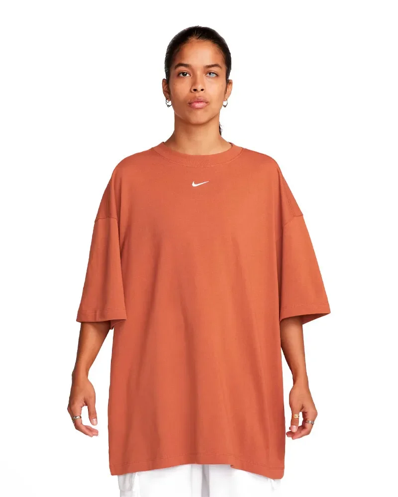 Camiseta Nike Essentials Feminina — imagem 1