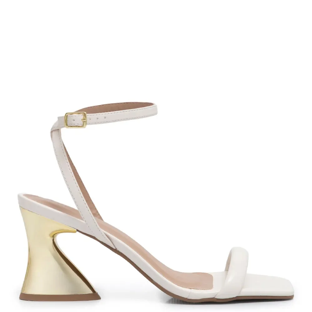 Sandália Tiras Off White Salto Cromado — imagem 1