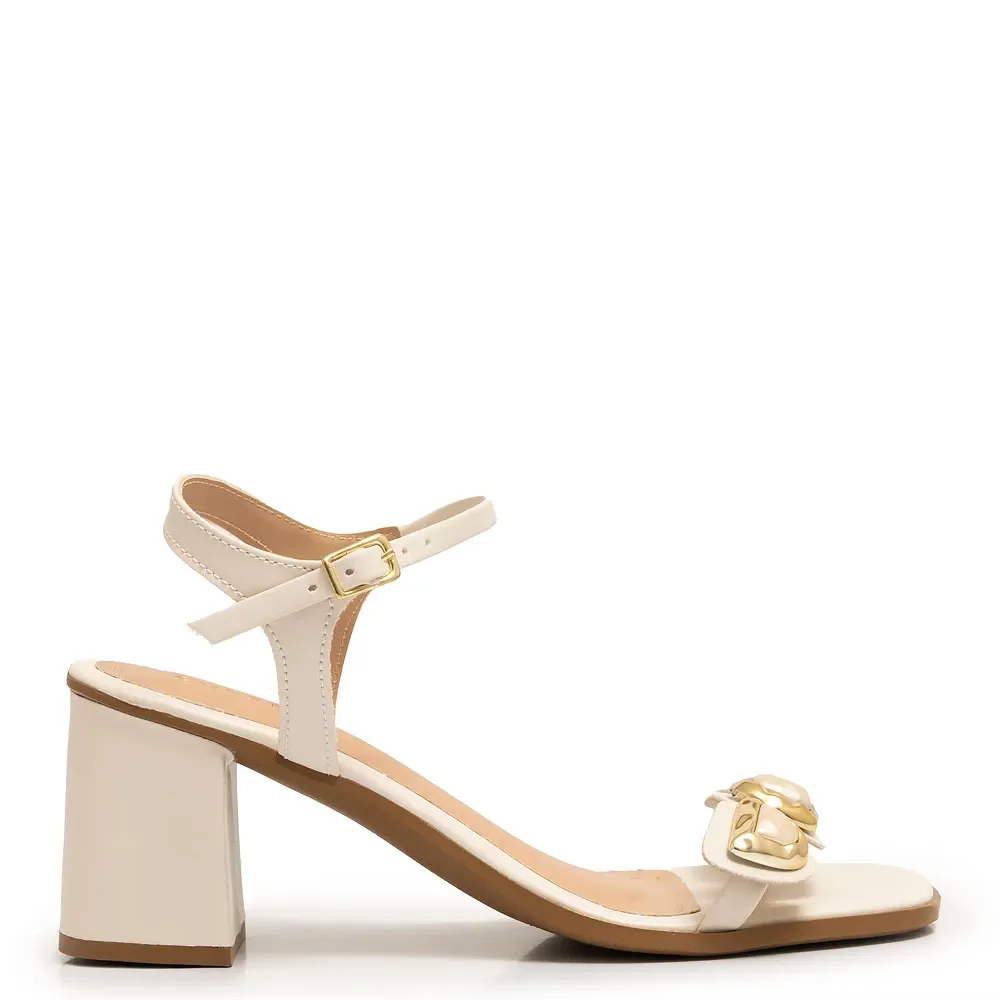 Sandália Off White Enfeites — imagem 1