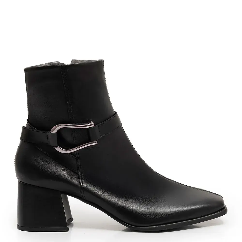 Bota Preta Couro Fivela