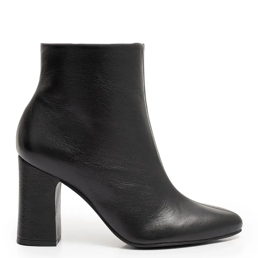 Ankle Boot Preta Couro Salto Alto