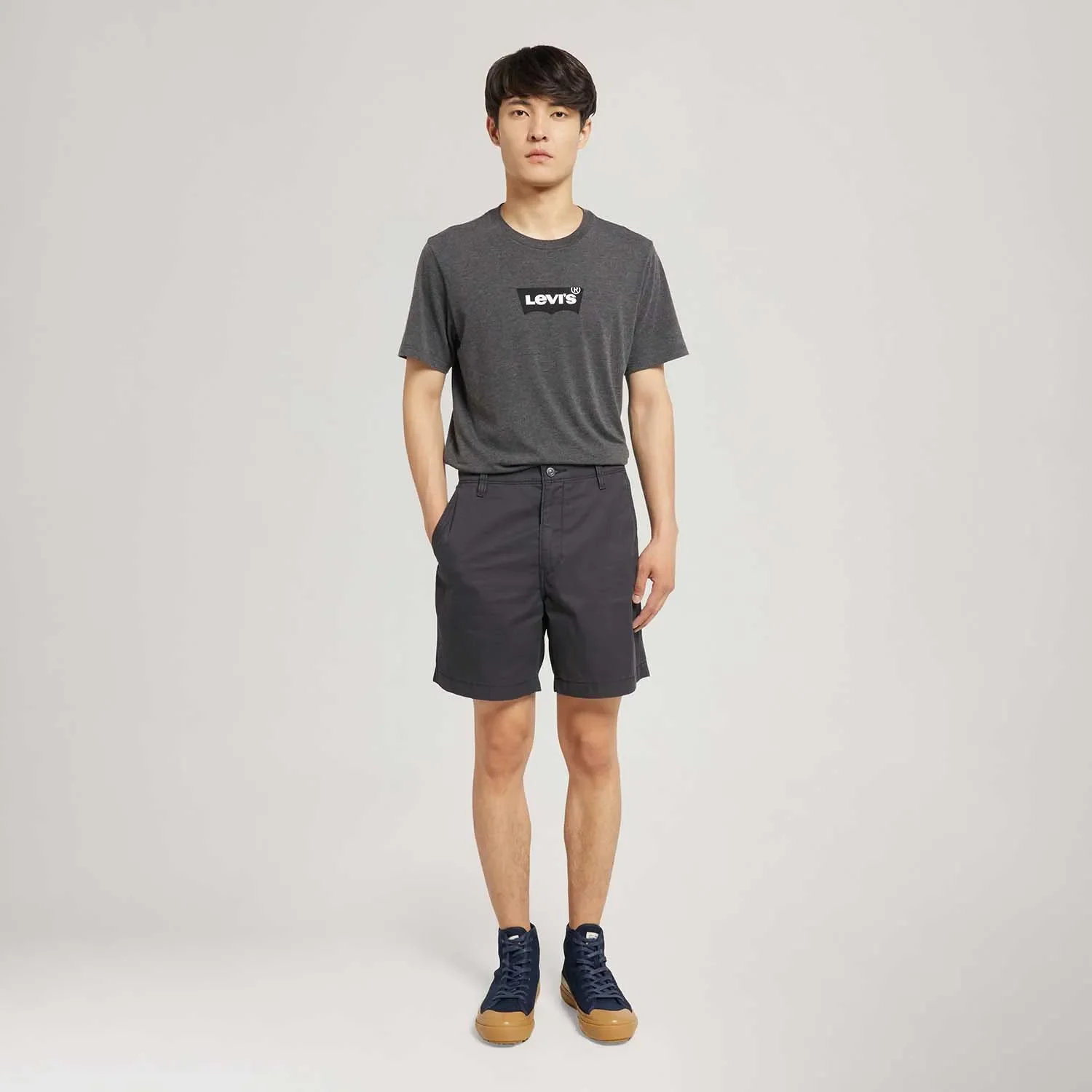 Bermuda Levi's® XX Chino Authentic II Cinza Escuro — imagem 1