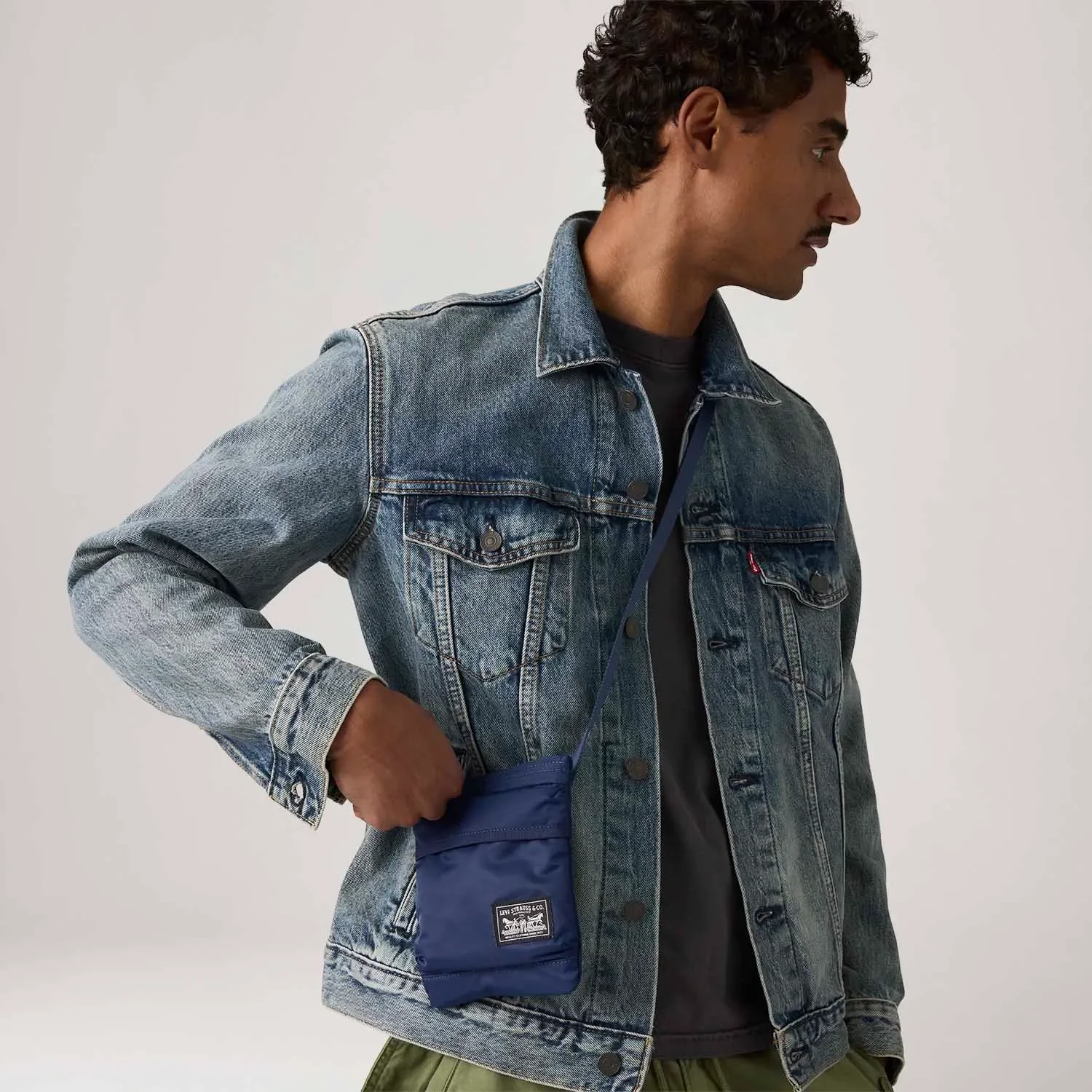Bolsa Levi's® Mission Crossbody Azul — imagem 1