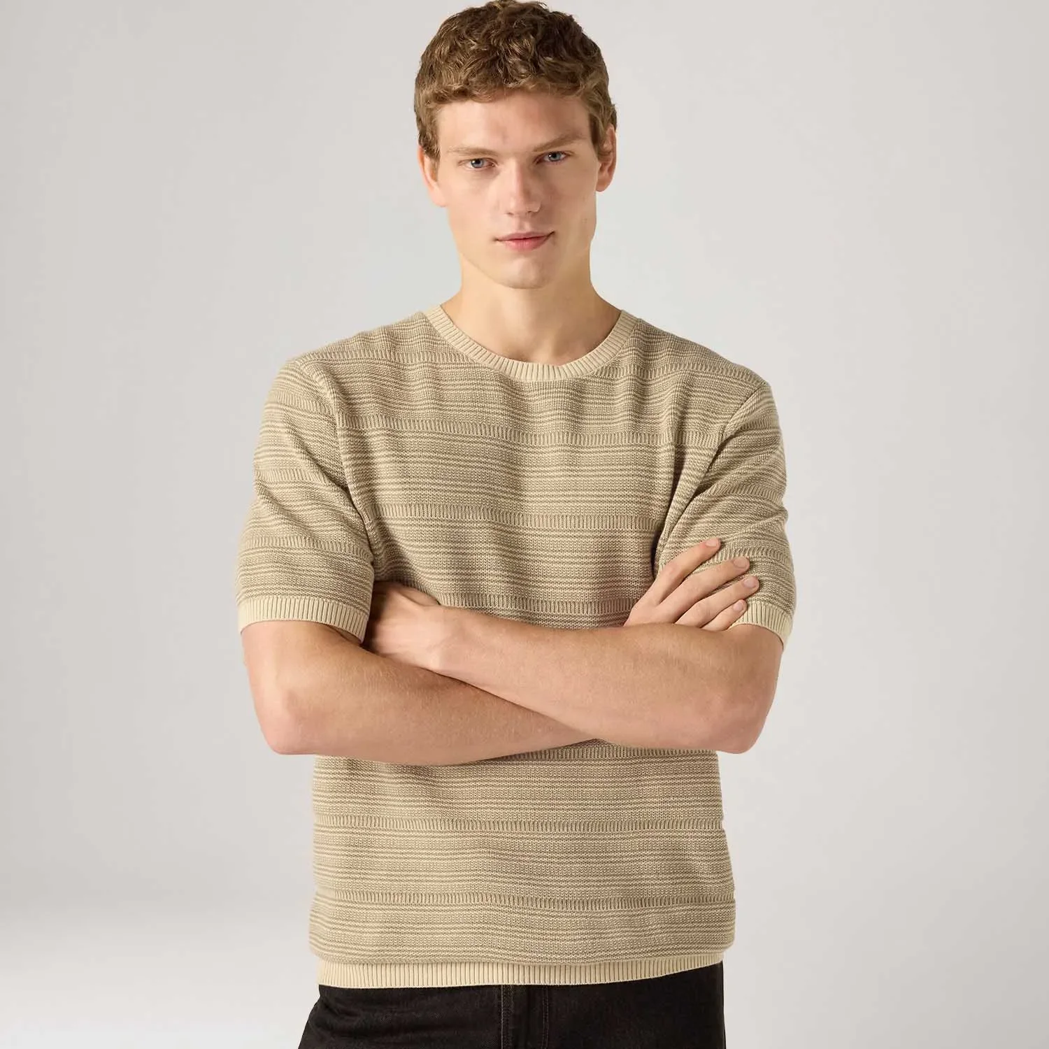 Camiseta Levi's®Ani Sweater Bege Manga Curta — imagem 1