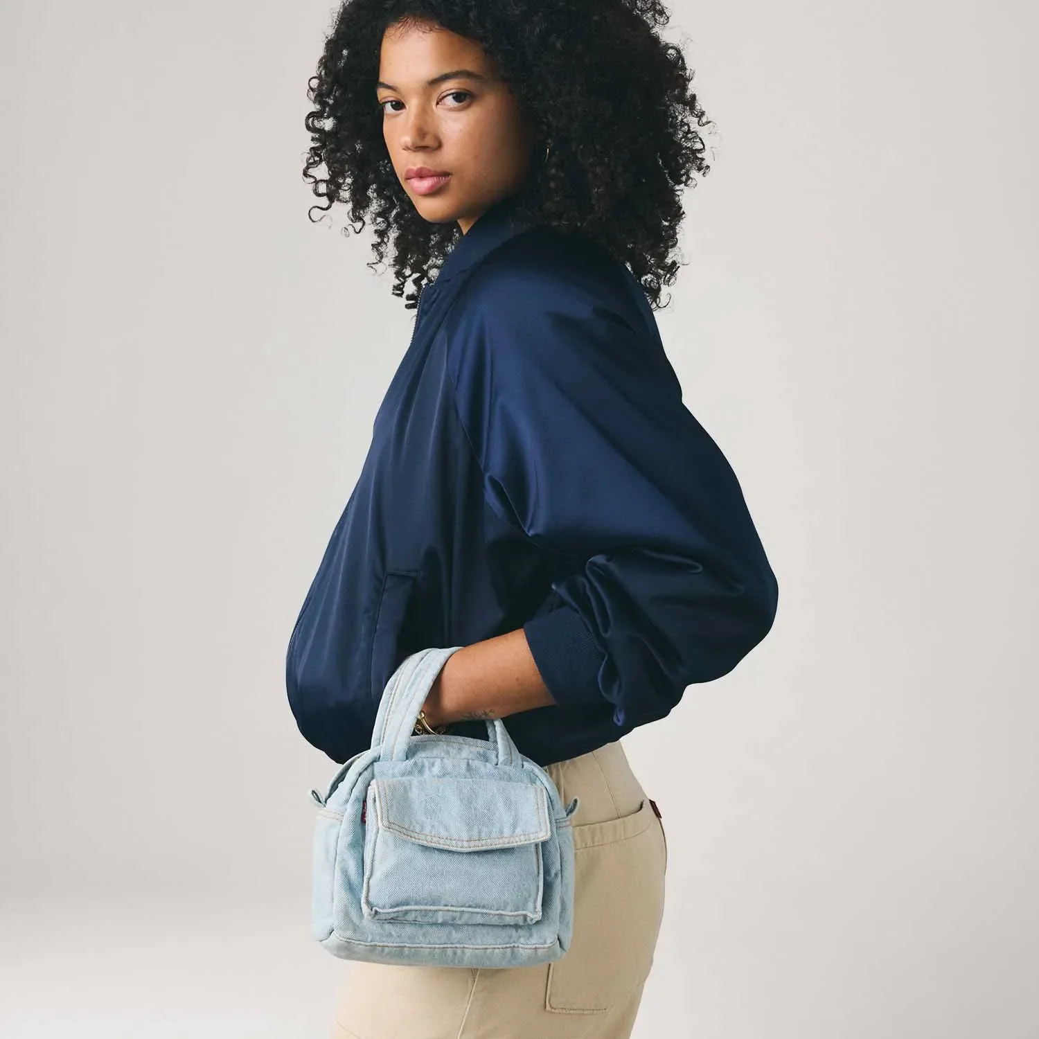 Bolsa Jeans Levi's® Small Blake Lavagem Clara — imagem 1