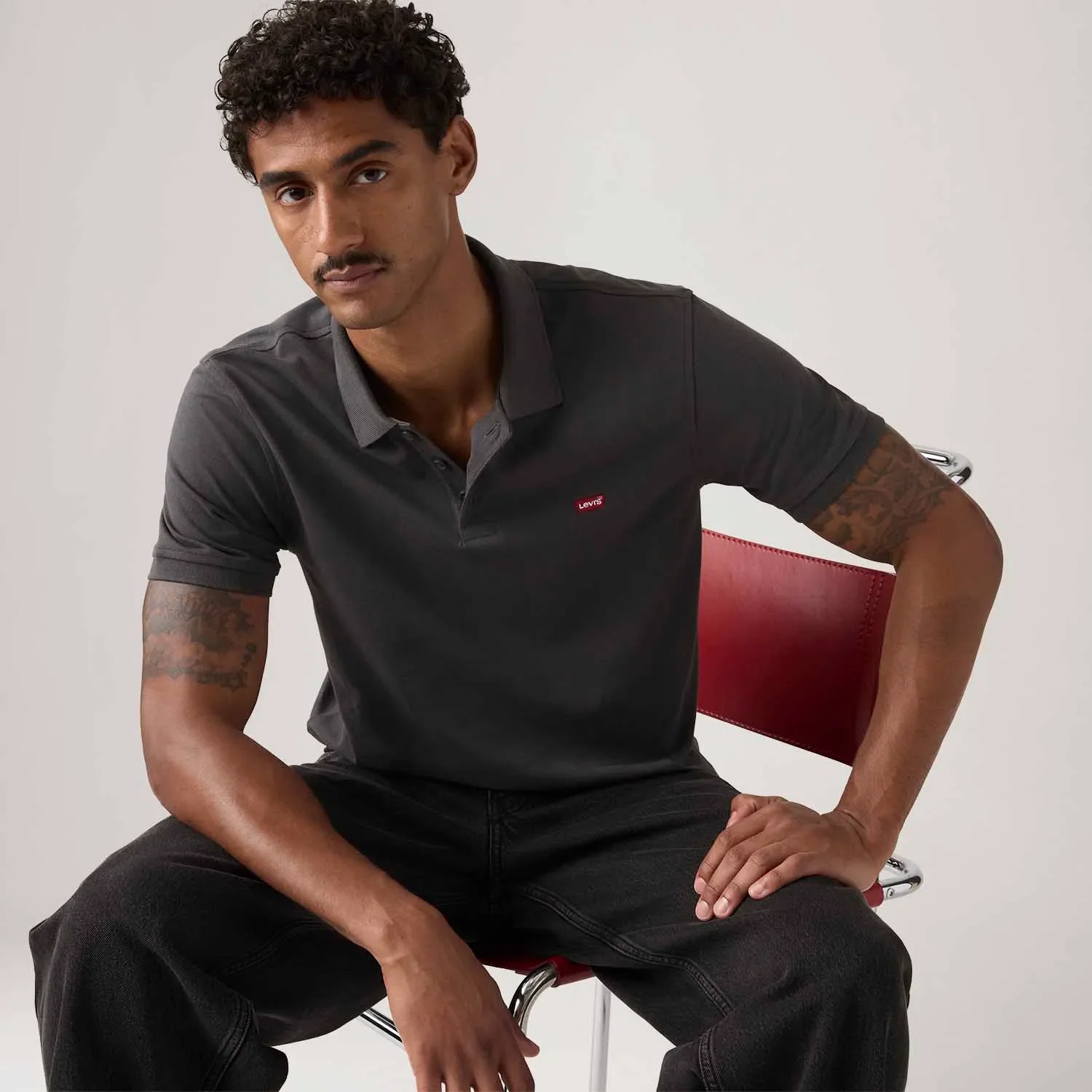 Polo Levi's® Housemark Cinza Chumbo — imagem 1