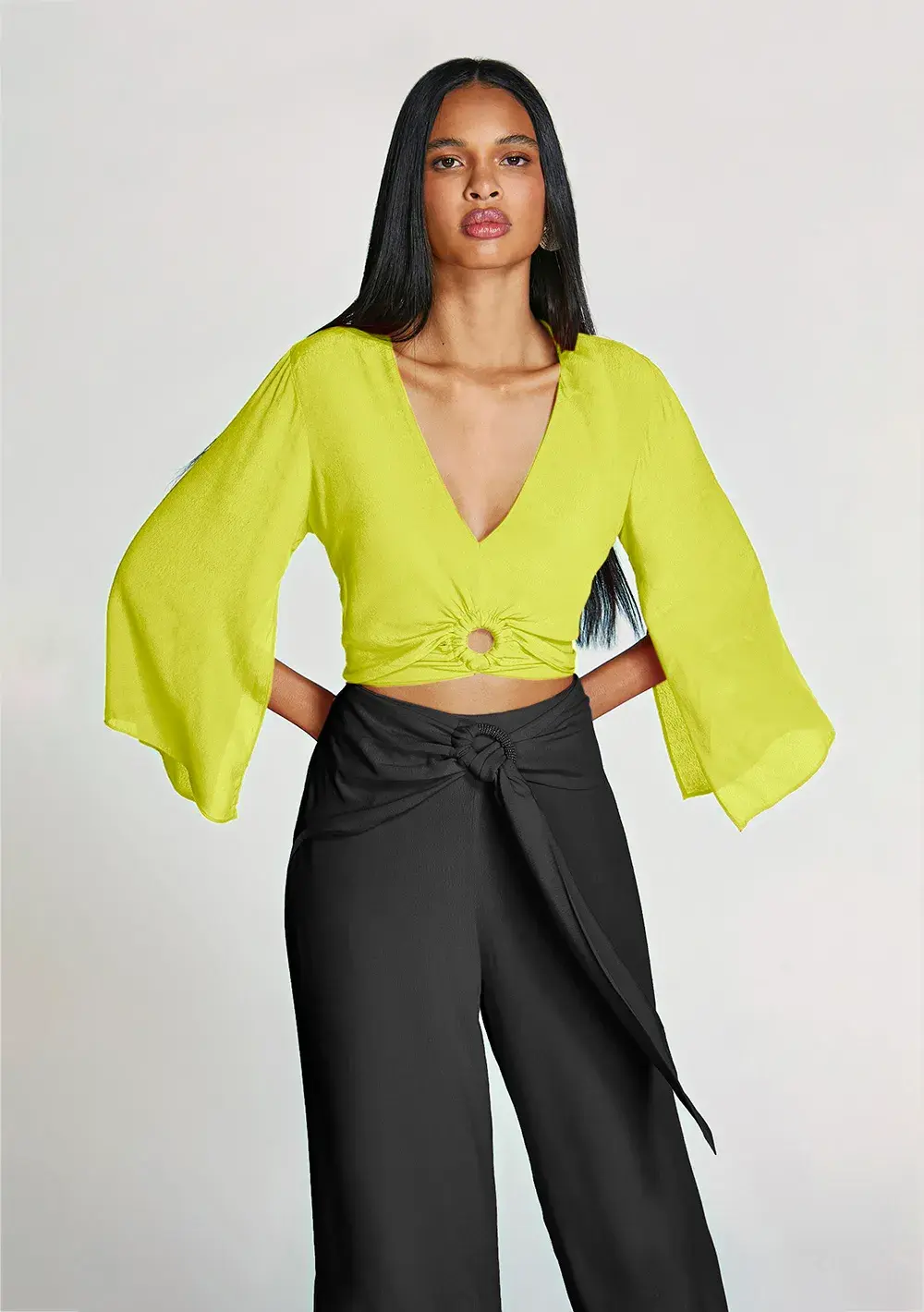 Blusa Morena Rosa Decote V Manga Longa Detalhe Argola Verde Claro