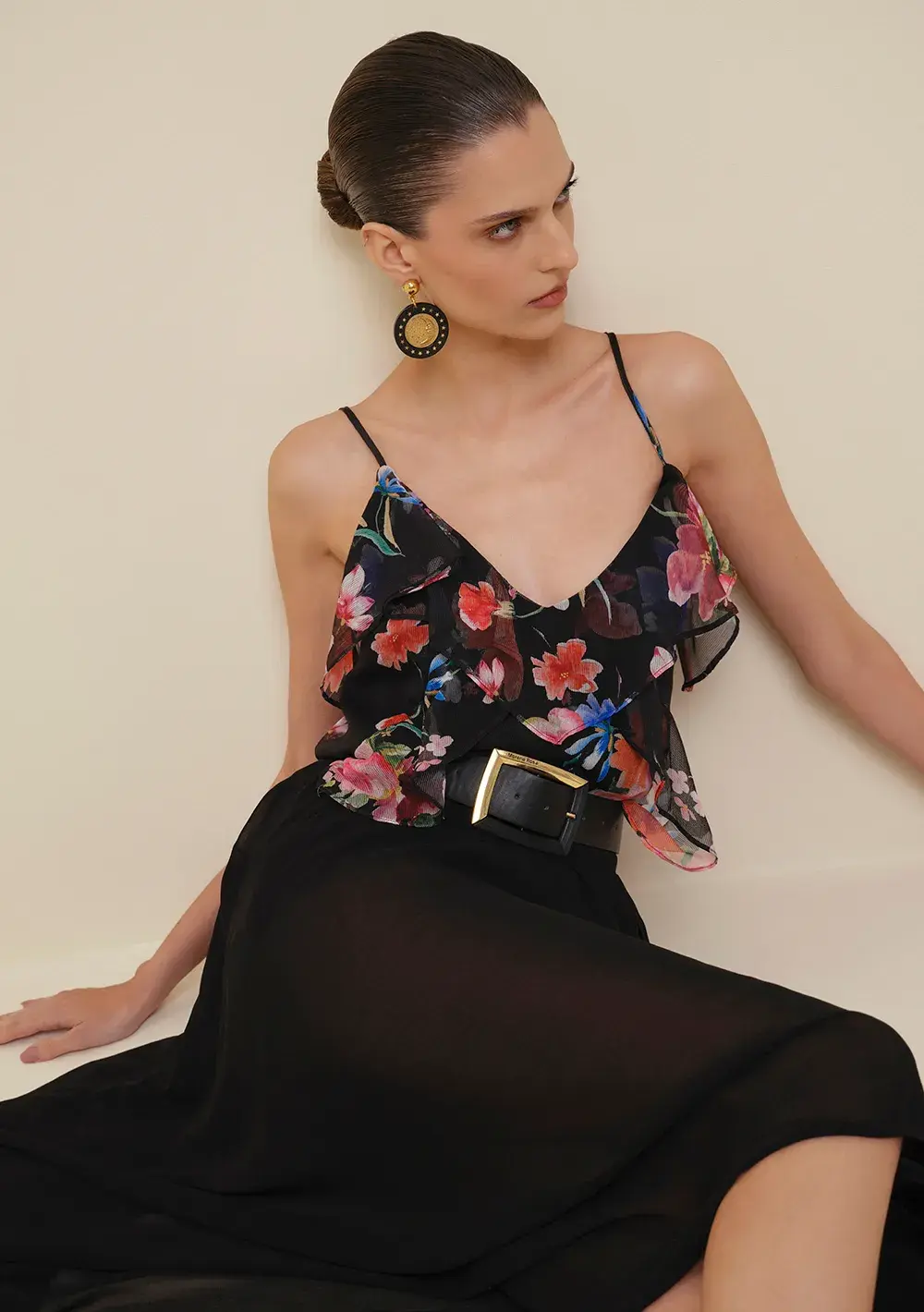 Blusa Morena Rosa Reta Decote V Alça Com Babado Preto