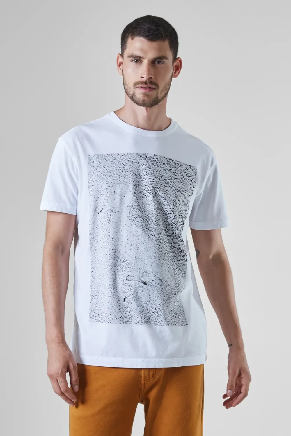 Camiseta Estampada Dupla Face RESERVA Areia — imagem 1