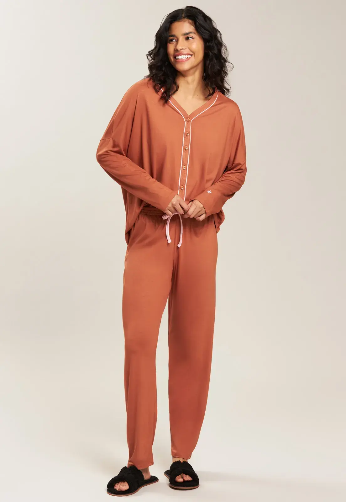 Pijama Baunilha Aberto Longo de Viscose Stretch