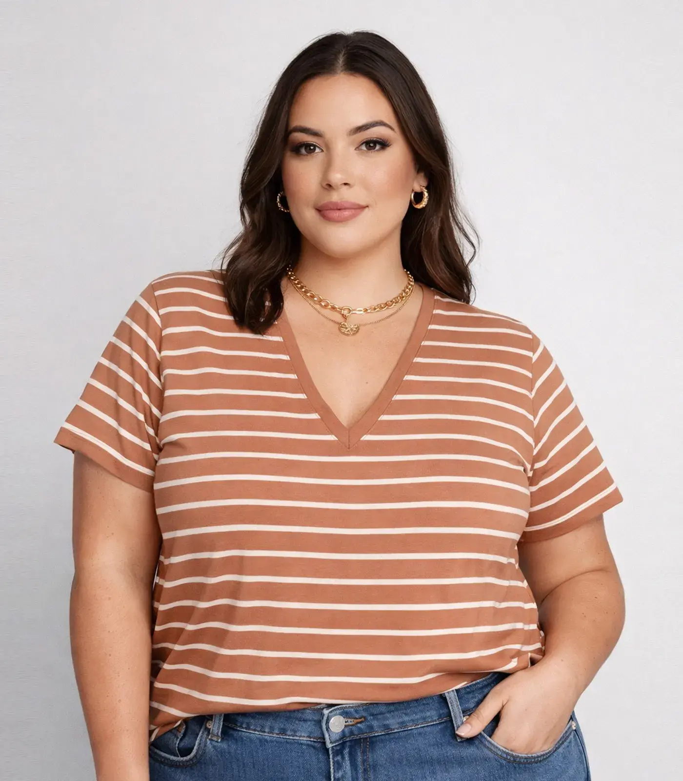 Blusa Feminina Decote Em V Plus Size Infinita Cor Marrom