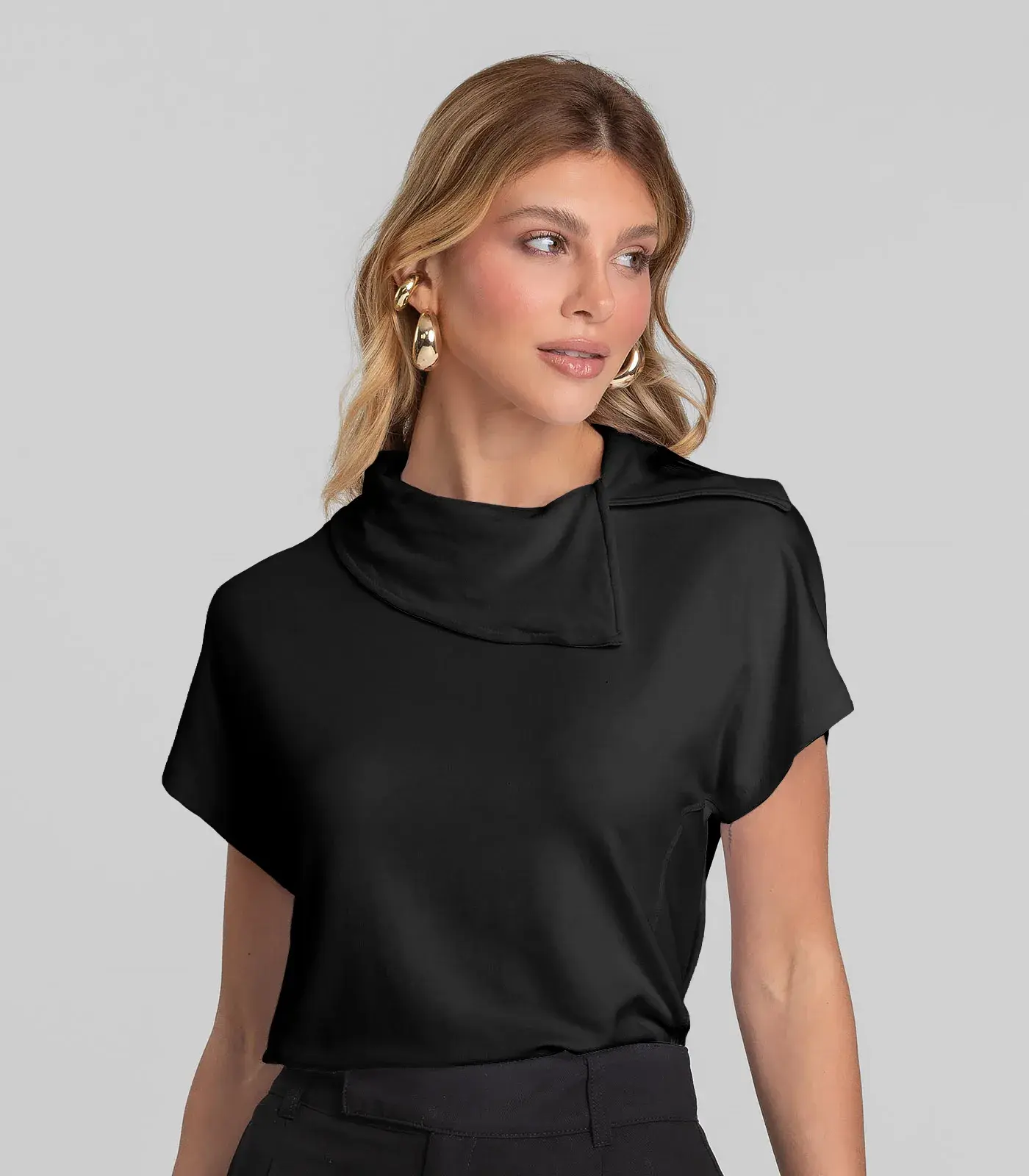 Blusa Feminina Com Gola Diferenciada Dianna Preto