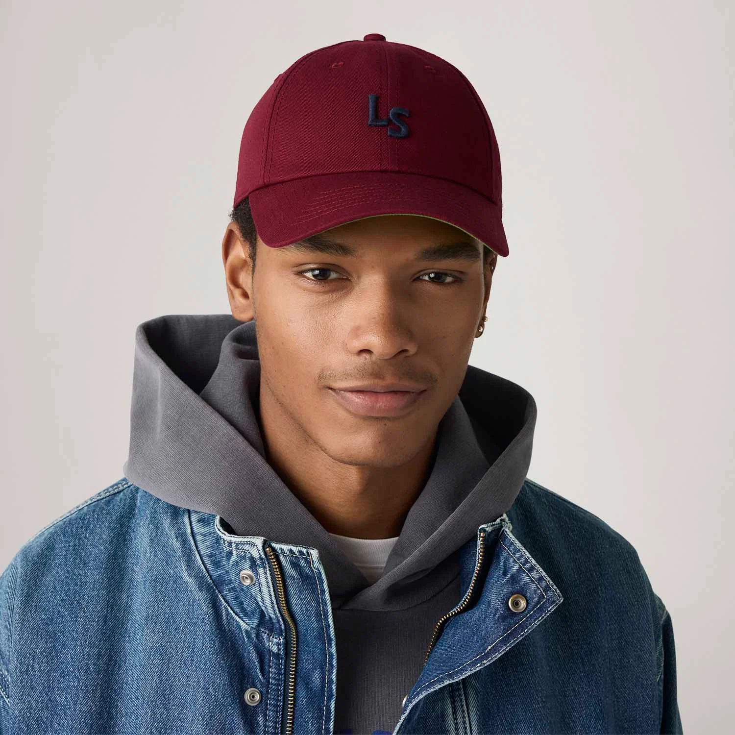 Boné Levi's® Monogram Vermelho