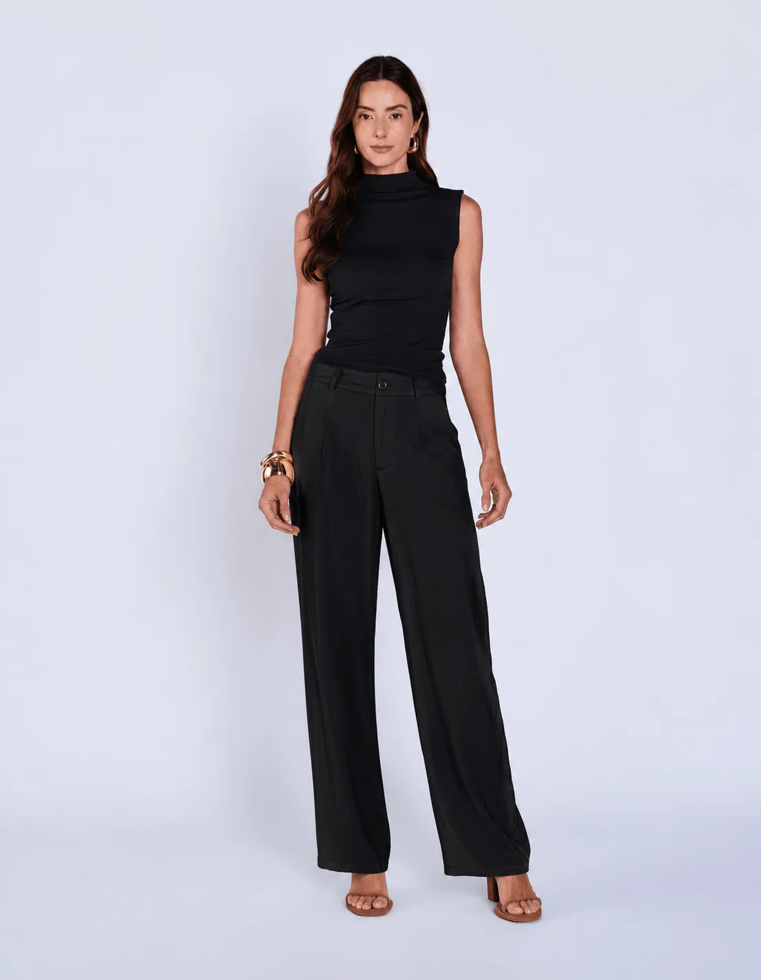 Calça Pantalona Alfaiataria Bolsos - Preto — imagem 1