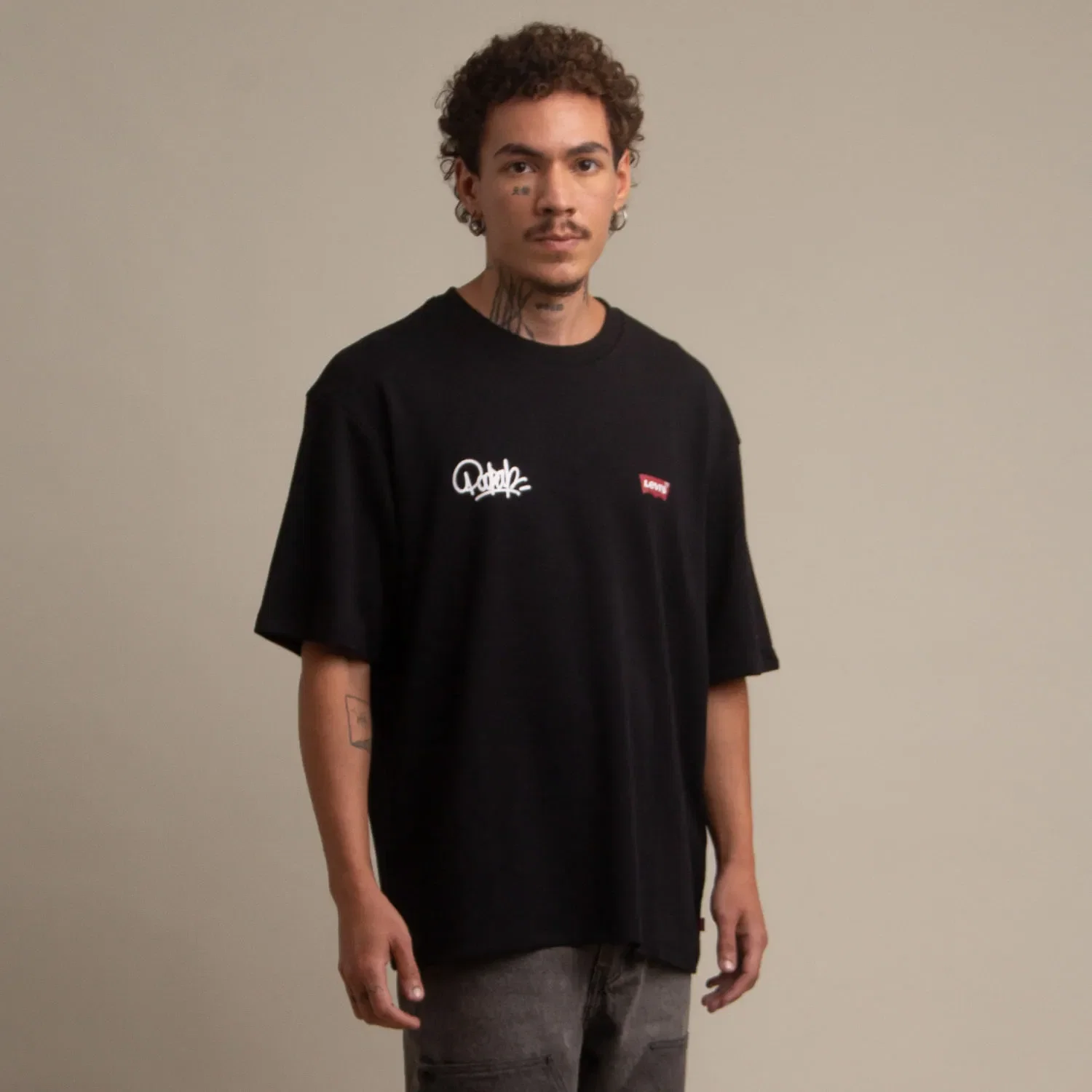 Camiseta Levi's® Graphic Tee Preta Manga Curta | Collab PodPah — imagem 1