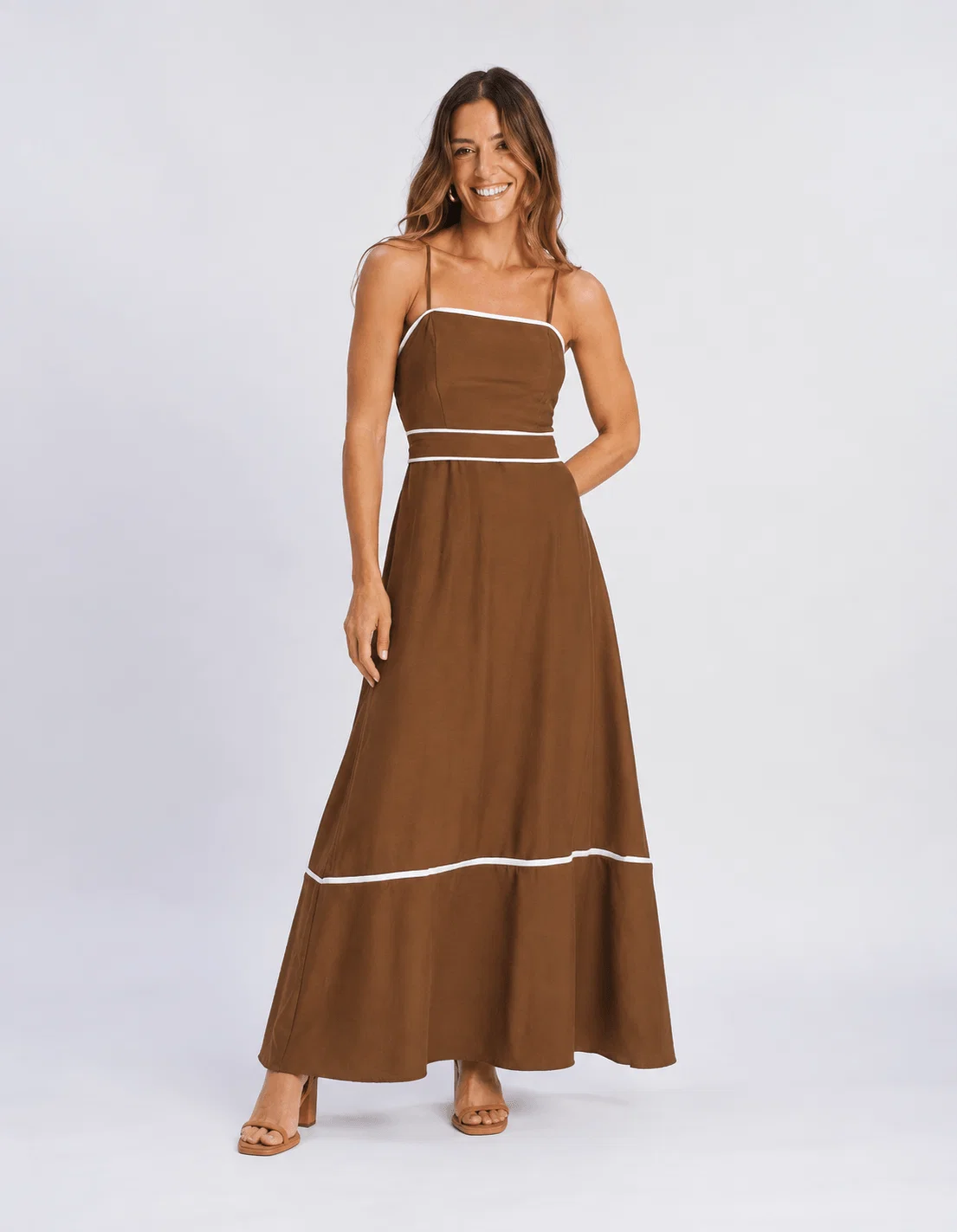 Vestido Longo Detalhe Vivos Contrastante - Caramelo — imagem 1