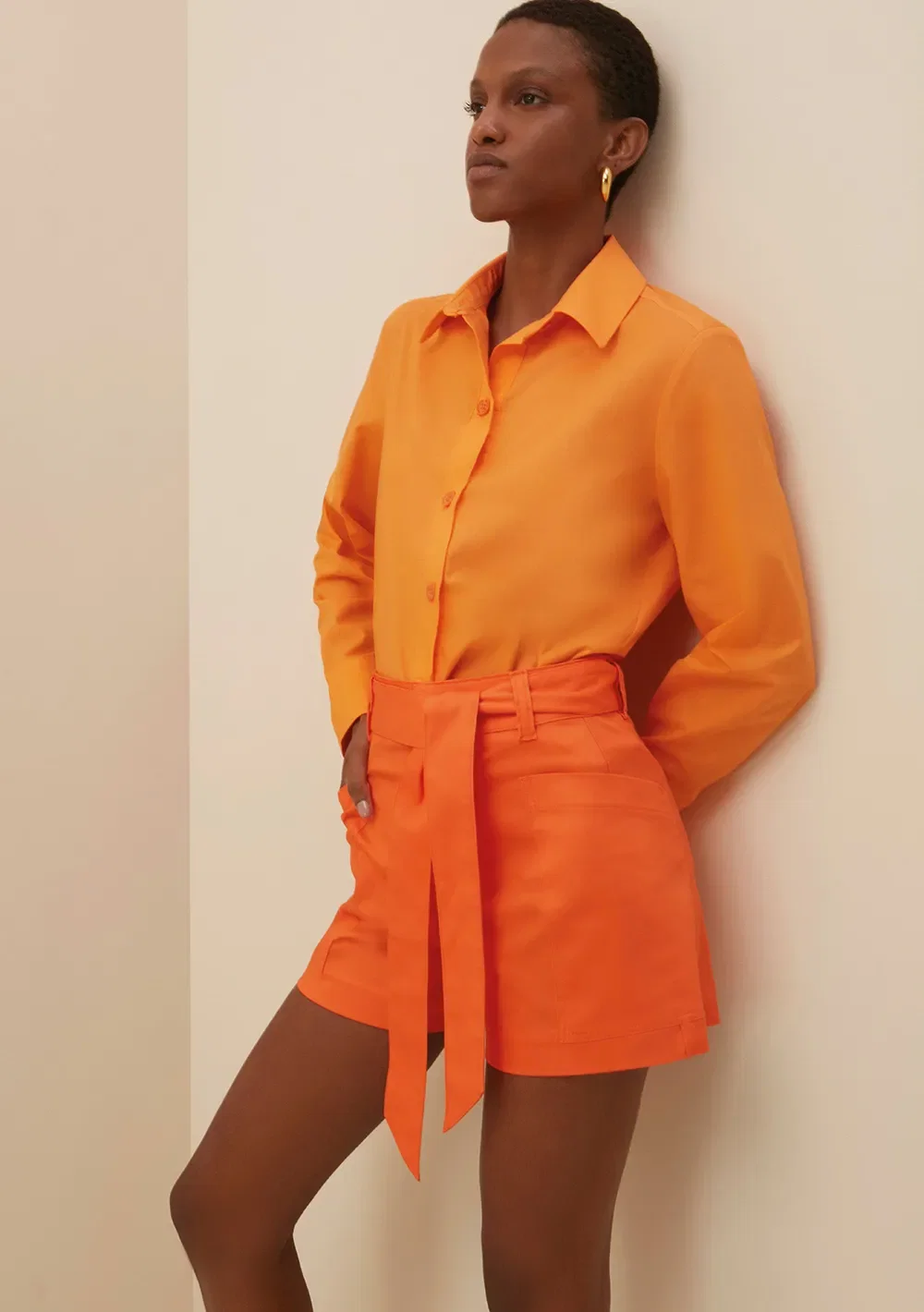 Shorts Morena Rosa Alfaiataria Com Faixa Laranja — imagem 1