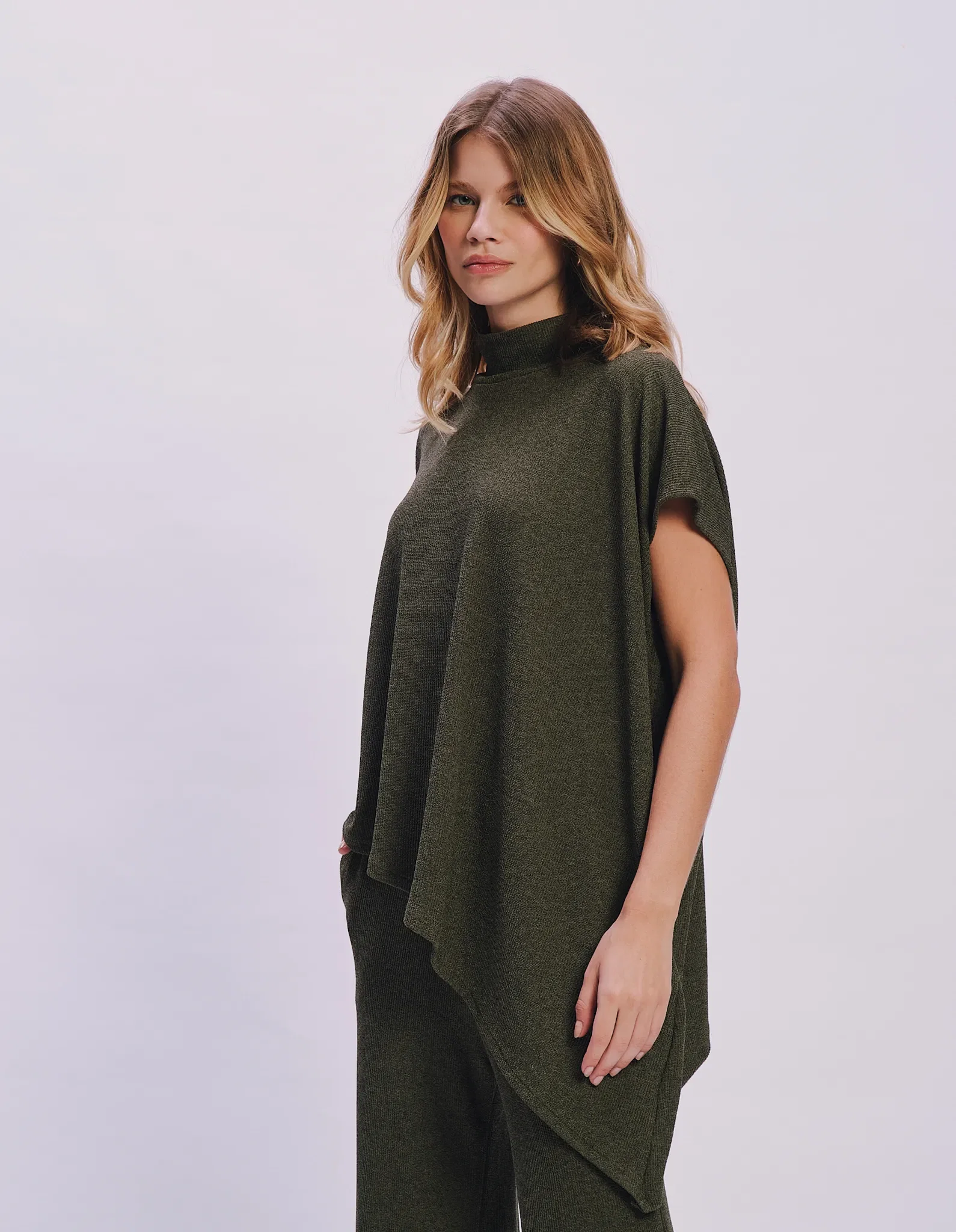 Blusa Ampla Gola Alta - Verde Militar