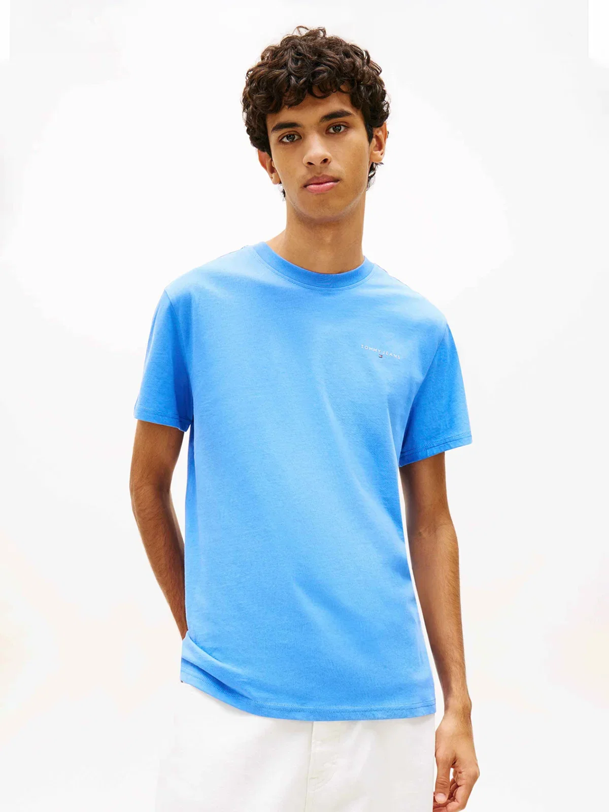 Camiseta Slim com Gola Redonda e Logo Linear — imagem 1