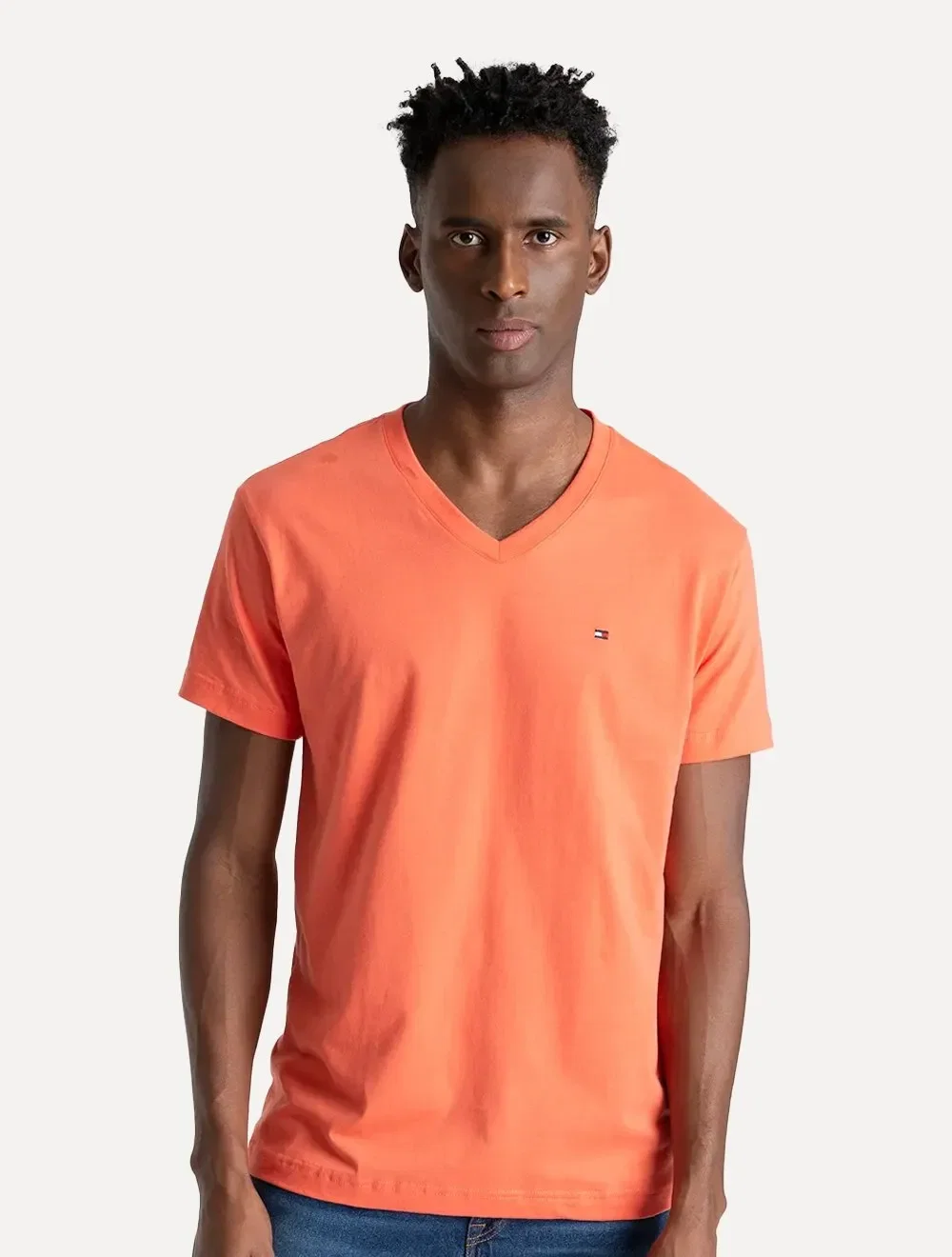 Camiseta Tommy Hilfiger Masculina Essential V-Neck Laranja Coral — imagem 1