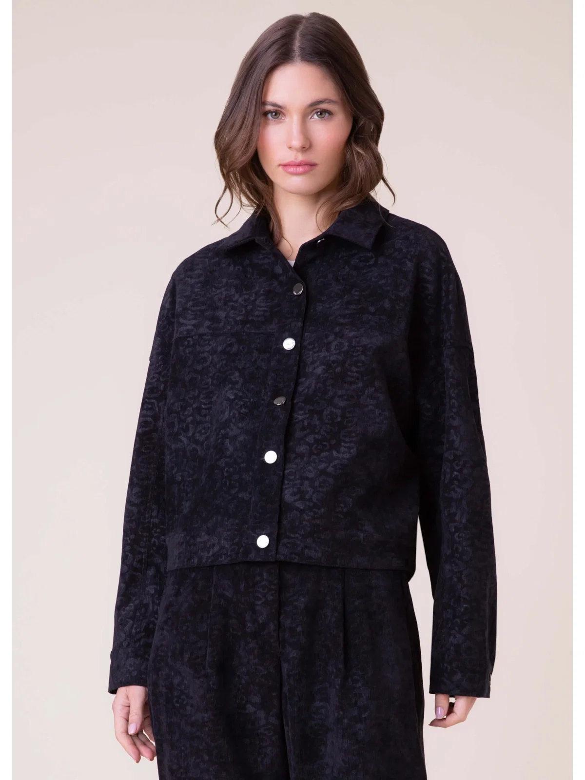 Jaqueta Velvet Onça Oversized Preto