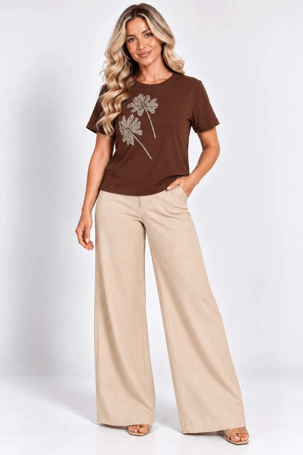 Blusa Manga Curta Bordado Margarida - Marrom