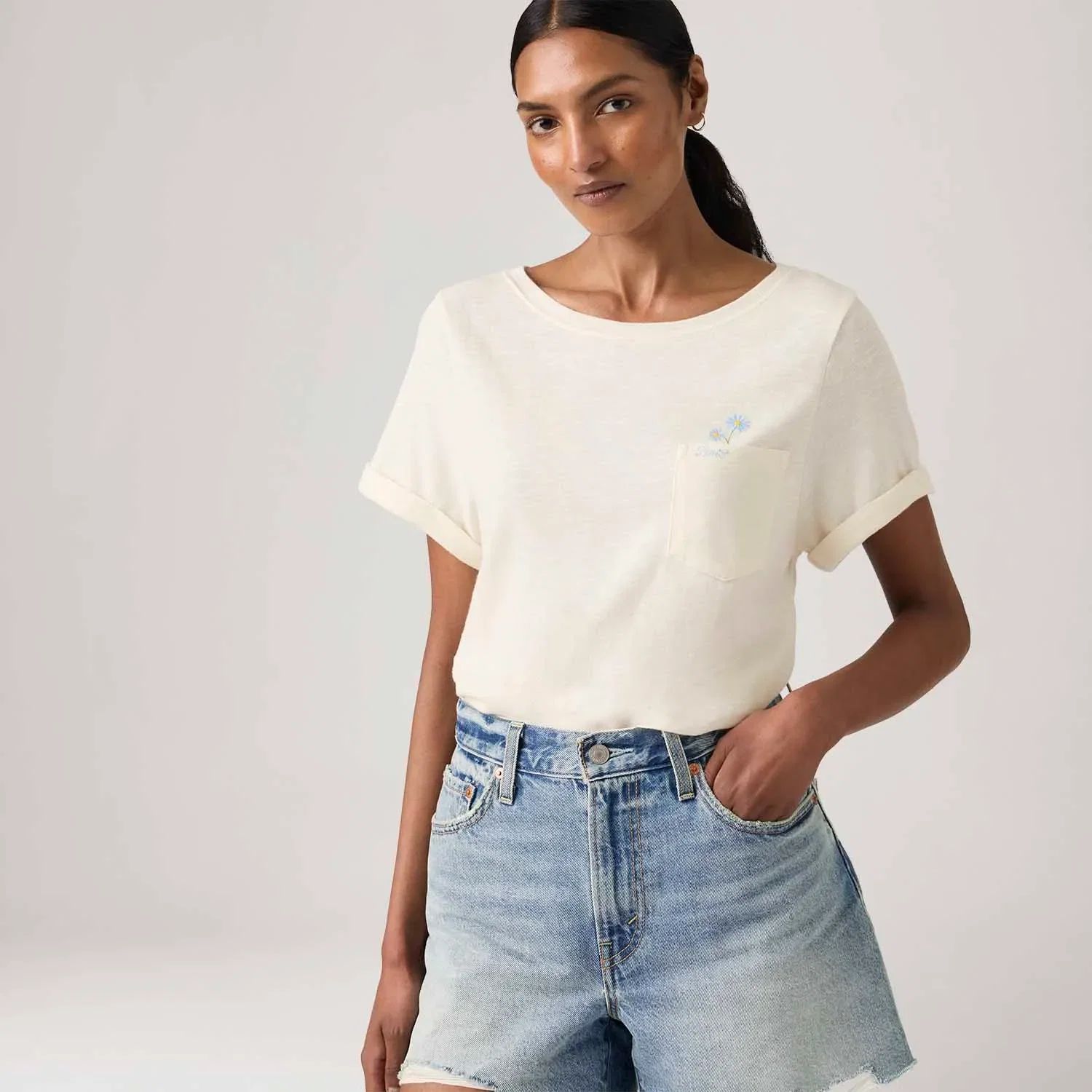 Camiseta Levi's® Graphic Julie Off White Manga Curta — imagem 1