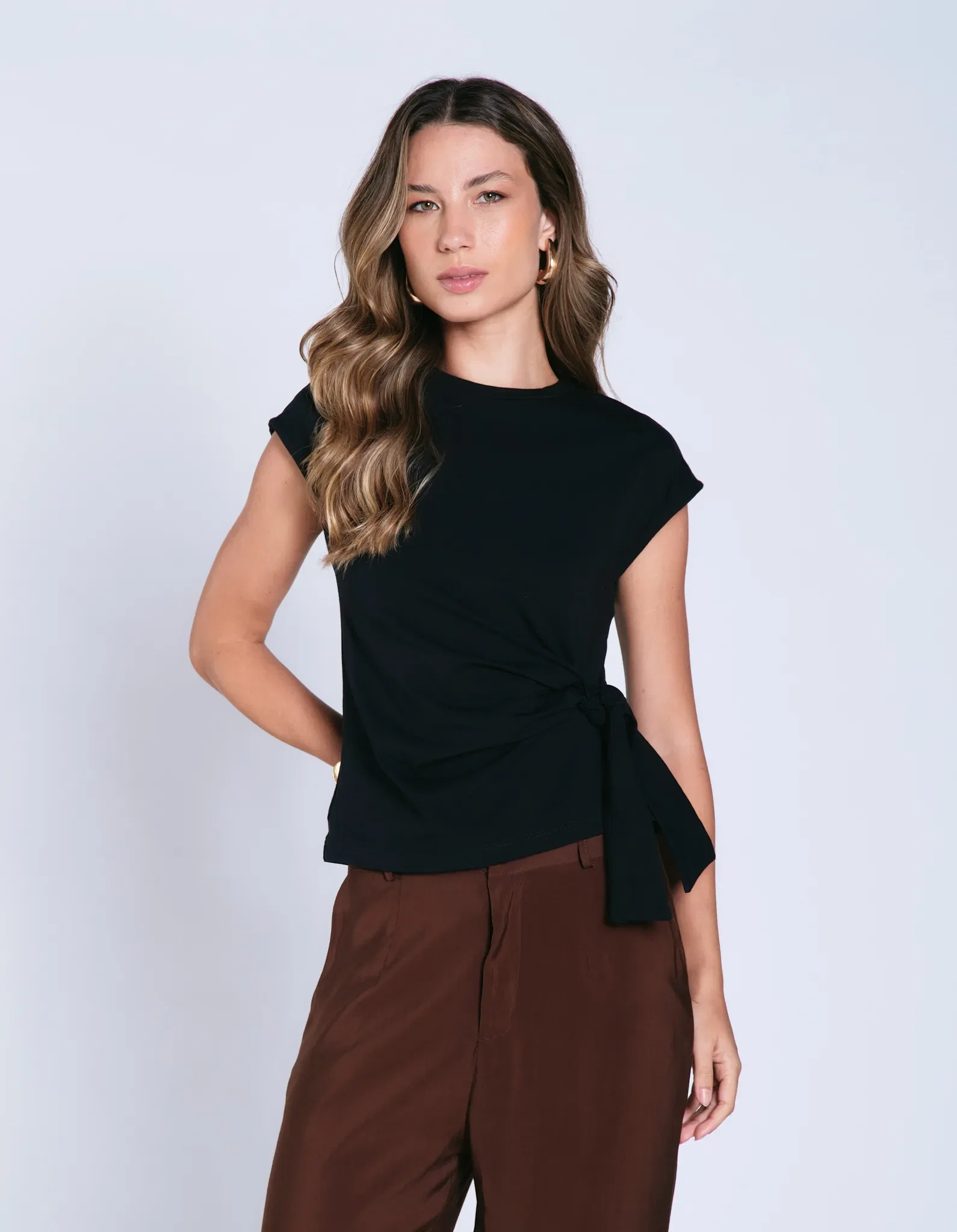 Blusa Manga Curta Detalhe Amarrações - Preto — imagem 1