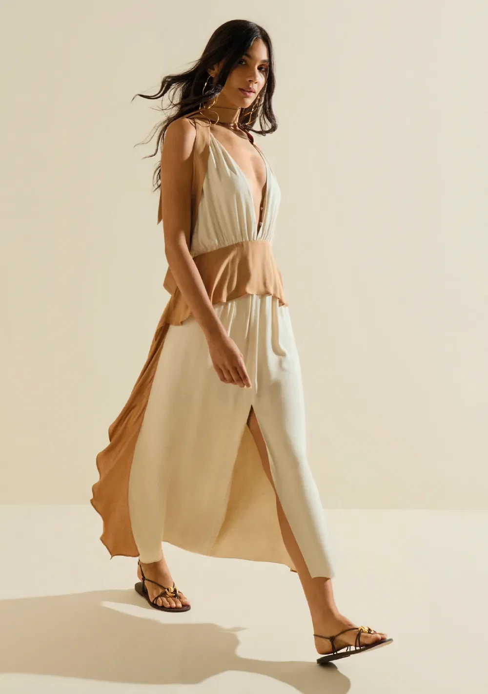 Vestido Morena Rosa Ajustado Decote V Com Alça Midi Bege — imagem 1