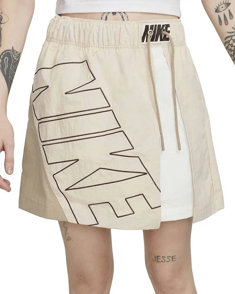 Saia Nike Tracksuit Feminina — imagem 1