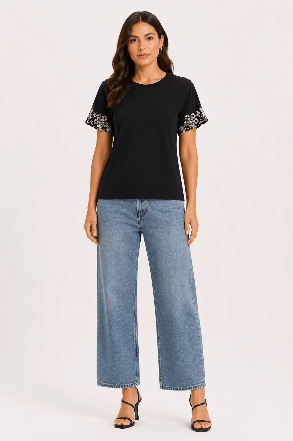 Blusa Manga Curta Bordado Flor Geométrica - Preto — imagem 1