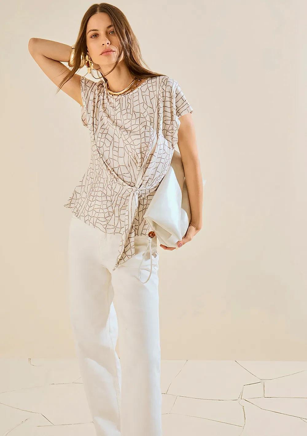 Blusa Morena Rosa Ajustada Decote Careca Manga Curta Padrão Off White — imagem 1