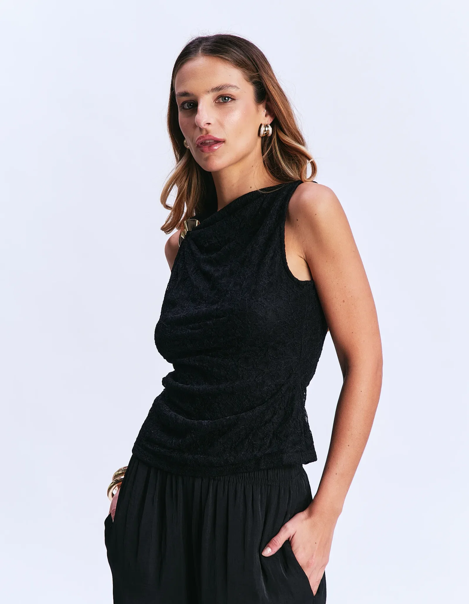 Blusa Sem Manga Com Detalhe - Preto — imagem 1