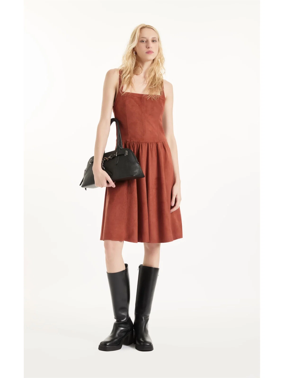 Vestido Nobu Recortes Terra