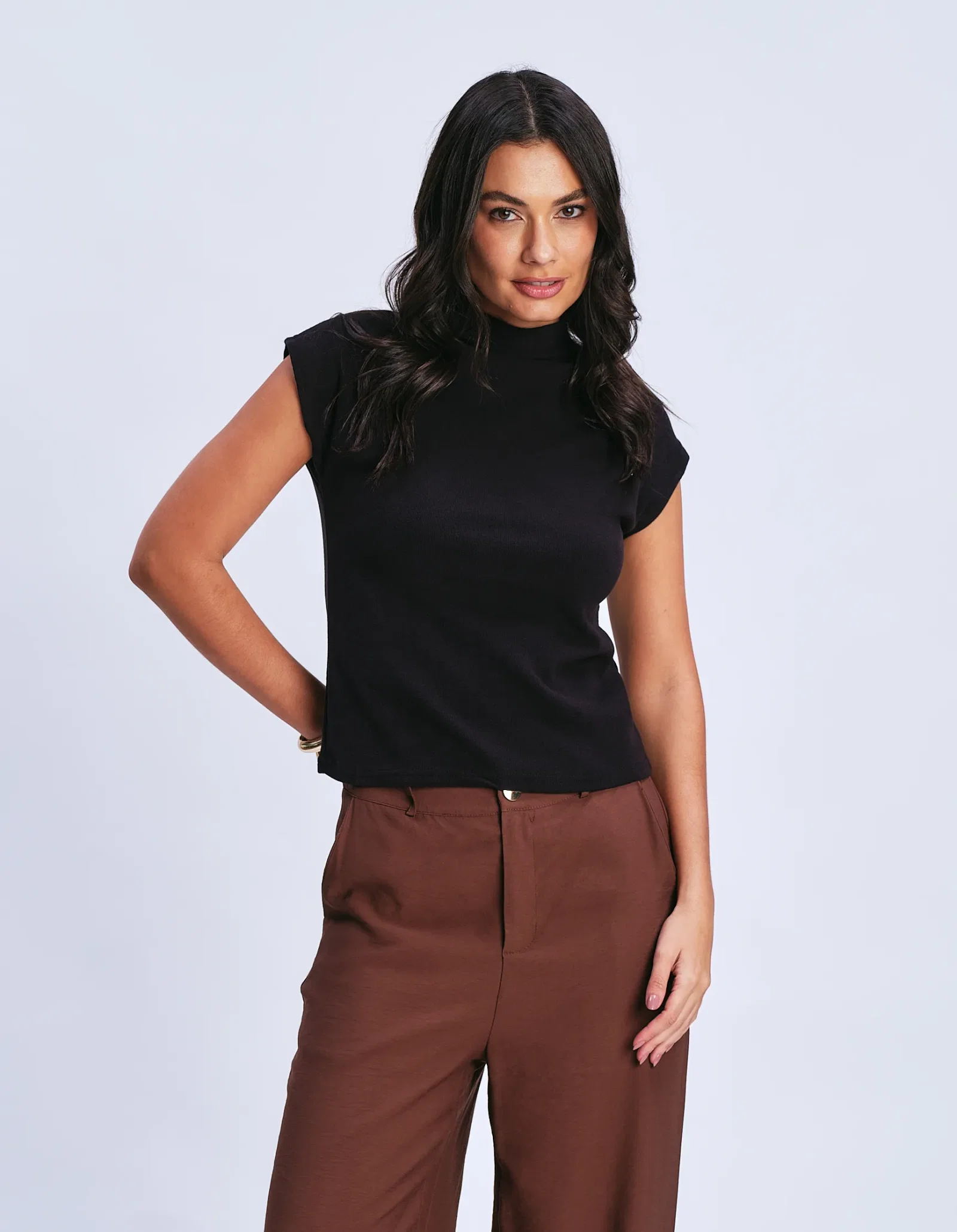 Blusa Gola Alta Sem Manga - Preto — imagem 1