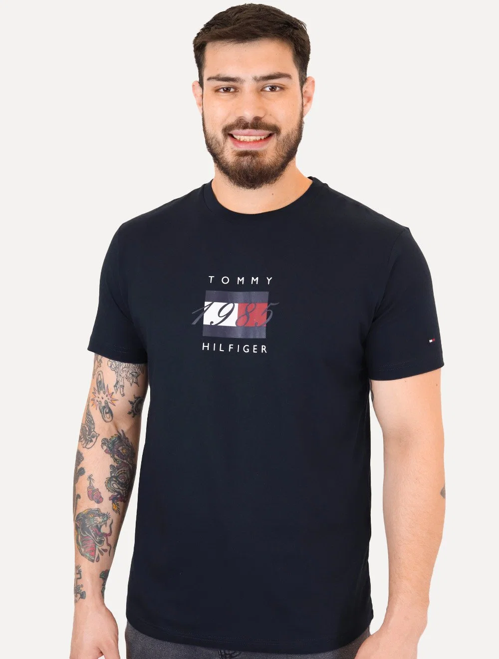 Camiseta Tommy Hilfiger Masculina Linear Flag Graphic Azul Marinho — imagem 1