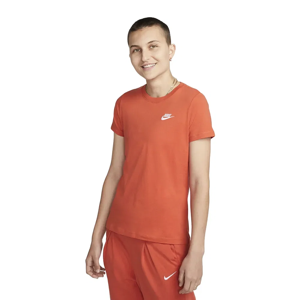 Camiseta Nike Club Feminina — imagem 1