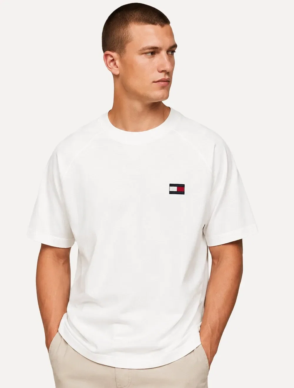 Camiseta Tommy Hilfiger Masculina Flag Relaxed Fit Branco — imagem 1